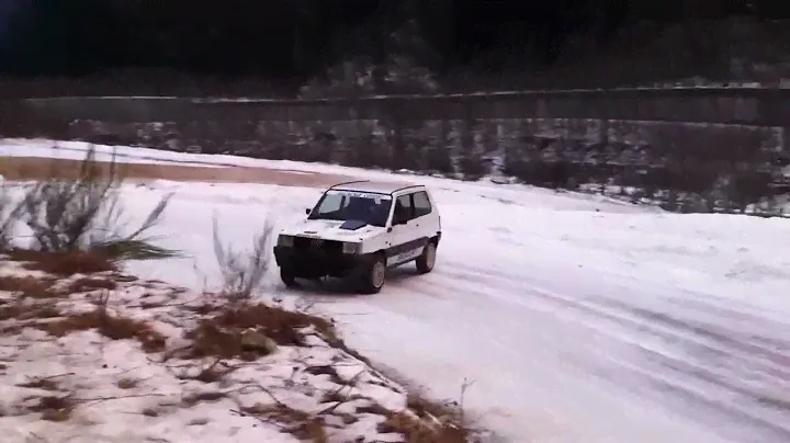Fiat Panda 4x4 1000 GSXR sur la neige